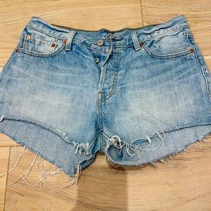 Levi's denim shorts size w28